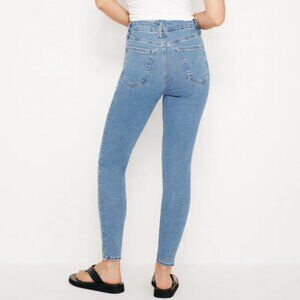 Slim Fit Jeans. Fits 4 Sizes, Stretch. Womans plus sizes 20-26 (2x/3x)